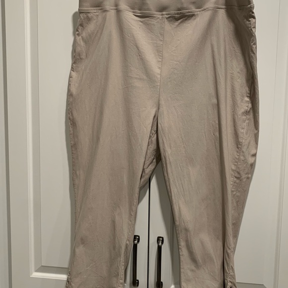 Lily, Morgan, size 1X, taupe capris - Picture 5 of 11